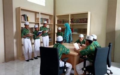 SMP DIBS Membangun Budaya Literasi